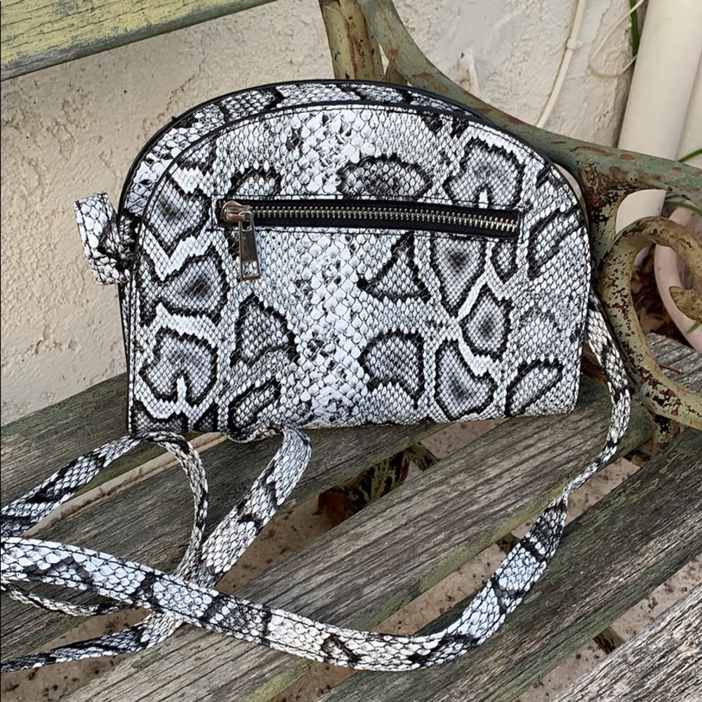 Black and white snake print shoulder purse